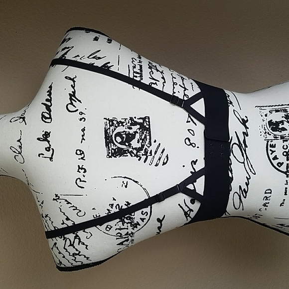 LULULEMON 34 C NWOT  Lululemon Take Shape Bra Black - Picture 4 of 16